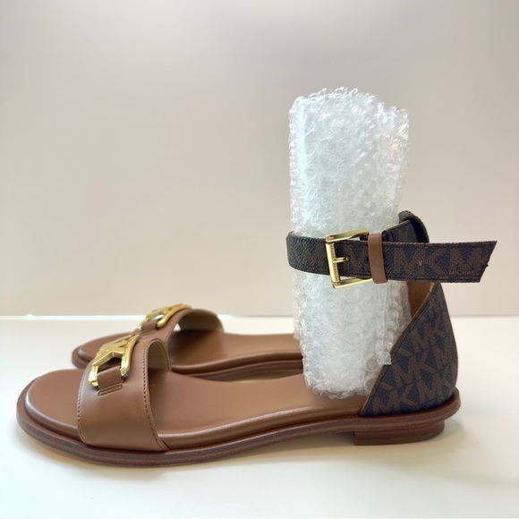 Like new! Michael Kors Camila Logo Trim Sandals – Size 6.5M - Picture 2 of 10
